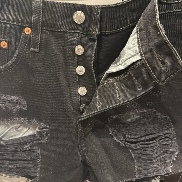Levi’s 501® ORIGINAL FIT HIGH RISE WOMEN'S SHORTS size 25 distressed black - Picture 6 of 7